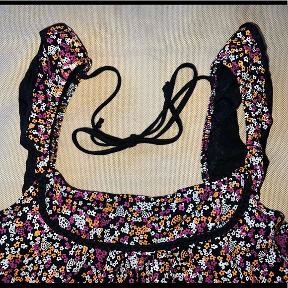 Volcom "Ditzy Dazed" Top - Black Floral Print - Flowy/Airy - Y2K - Junior's XL - Picture 2 of 16